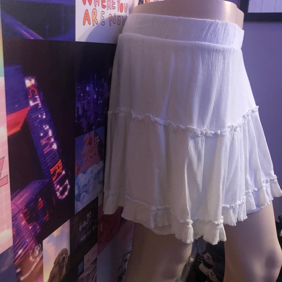 White mini skirt - Picture 2 of 2